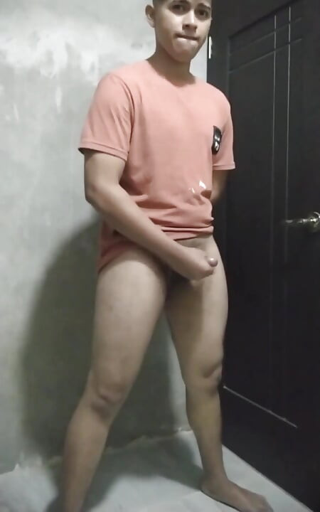 एलन टोकर्स दूध से भरा लौटता है