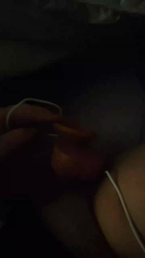 I like to dildo my pussy, imagine your cock and hear me moan
