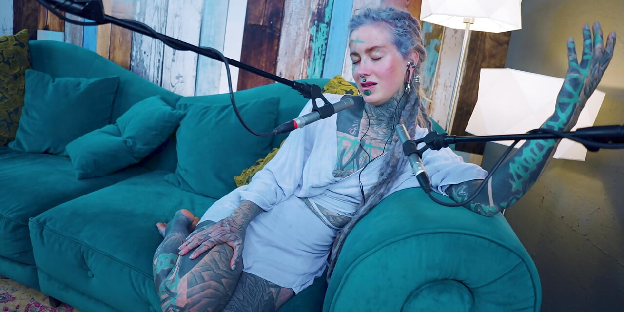 Aku berbicara tentang f - fear - asmr podcast sfw berbicara tentang gadis gothic bertato rambut gimbal