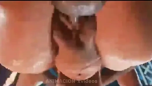 Eine sexy und heiße frau mit ihrem großen schwanz fickt