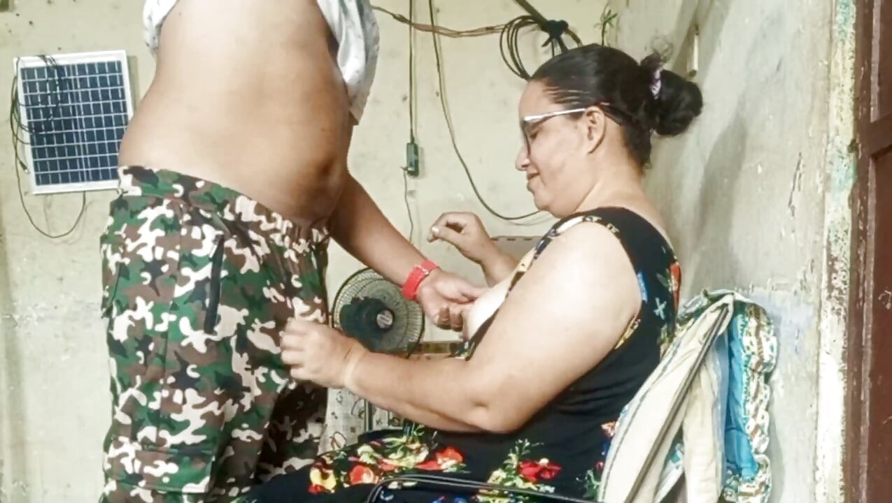 Sugând o pulă uriașă (filmare originală de acasă)