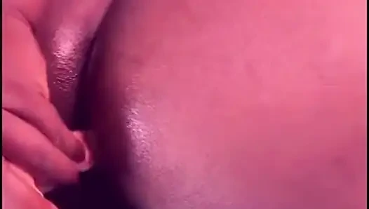 Nya-bae wenyu erstmals analsex mit einem dildo