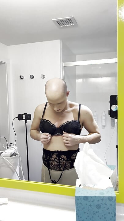 Transformacja urody od mężczyzny do blondynki