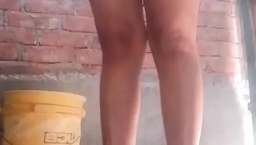 Я красивая индийская девушка дези, и это мое видео. Я проста, натуральная и уверенная в себе. Я обожаю быть настоящими и показывать