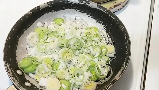 Döl pişirilmiş 3 pırasa chili ve yağlı elle muamele