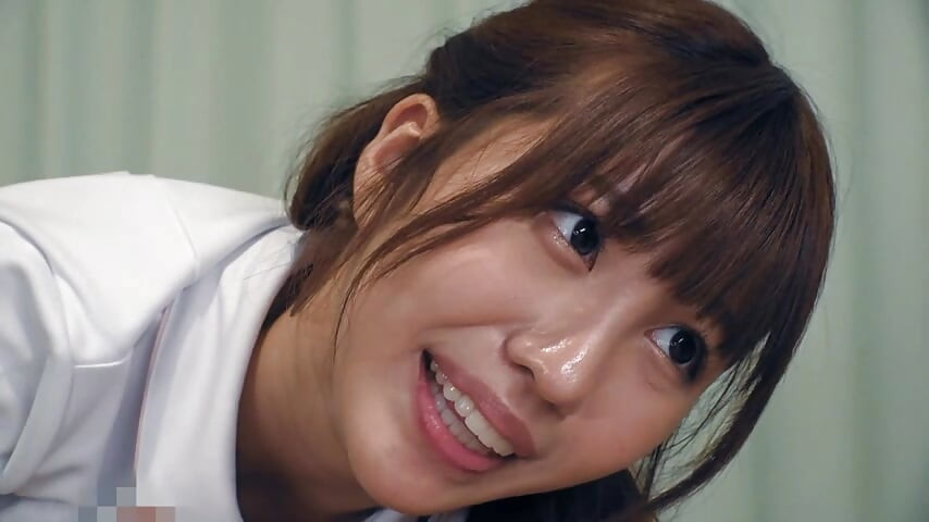 새아빠에게 이런 일이 잘못됐어, 아직도 유혹에 빠졌어
