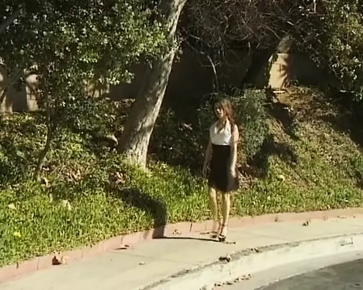 热辣的德国女人喜欢在后院肛交