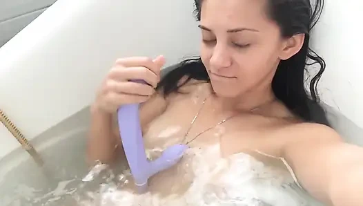 Играю с моим любимым дилдо