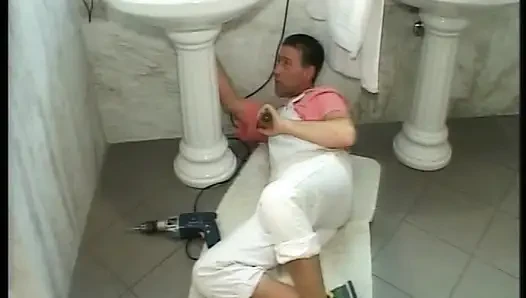 Возбужденную немецкую жену жестко трахнул пышка