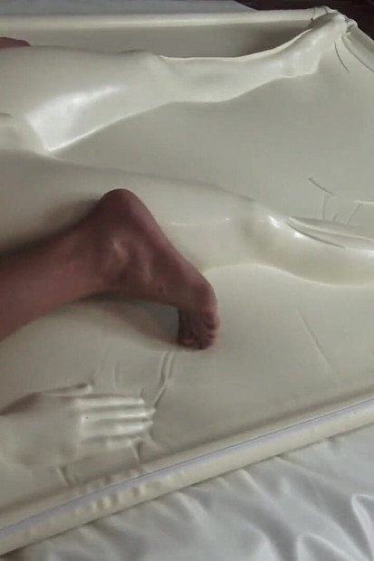 Cuckold Loser Gay Cumshot in the Vacuum Bed!