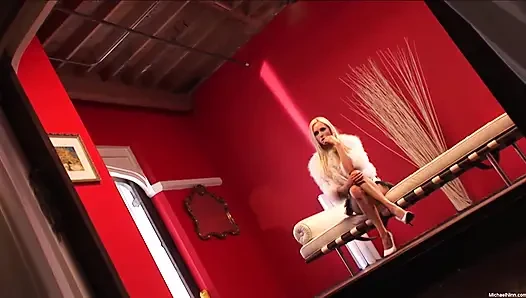 Sert sikiş brea benette bacaklarını geniş açıyor!