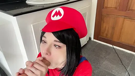 Грубый трах и кримпай с дилдо мисс Mario