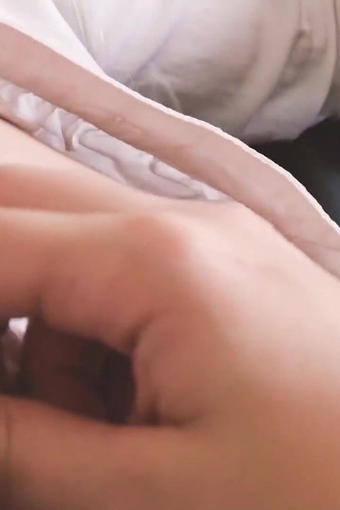 Merenung Tetek Kecil Liz