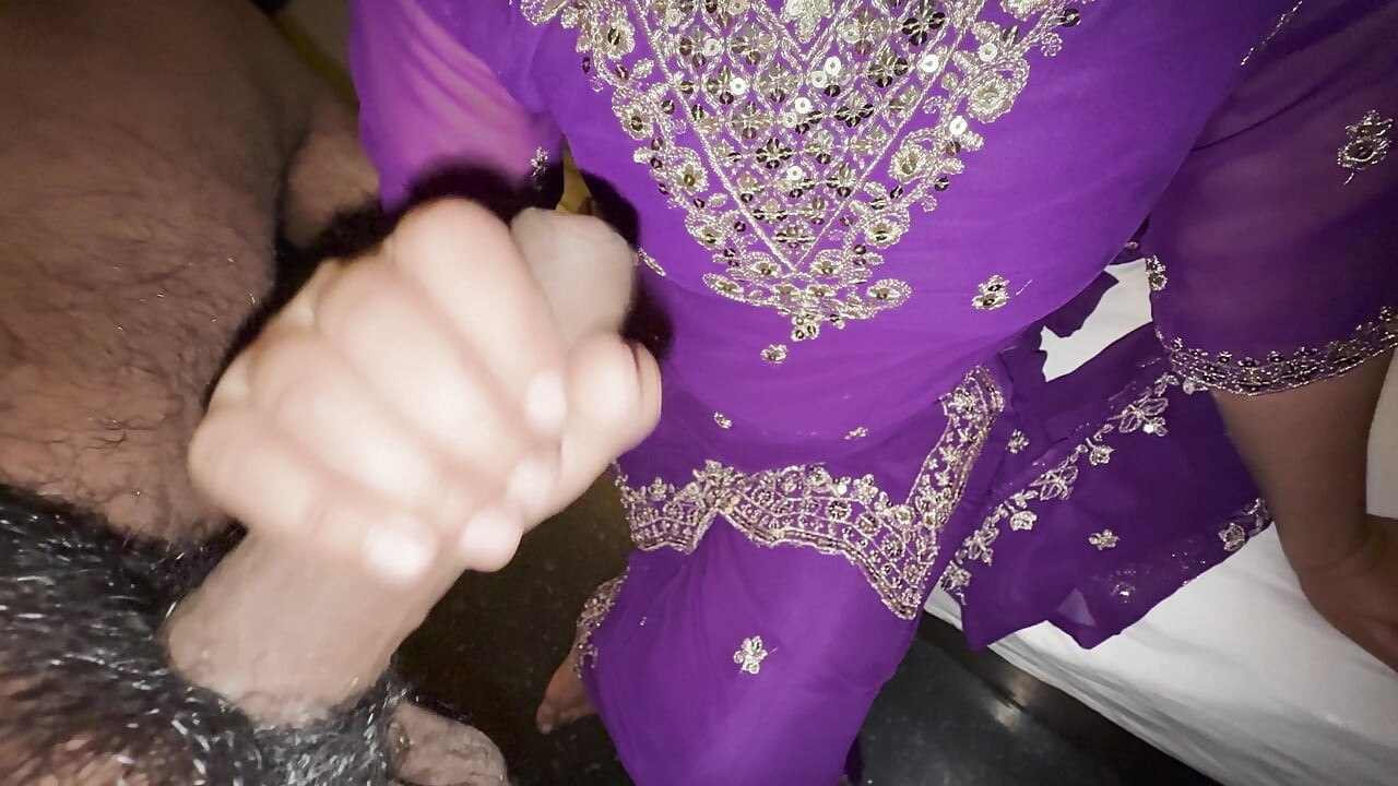 Muslimsk behen ne ammi jaan ke ghar aane se phele sex Kiya mms
