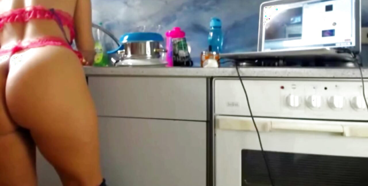Exploring Big Booty Fantasies in the Kitchen | a Sizzling Twerk