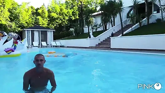 Korinha si gadis hot dientot habis-habisan sama luca ferrero