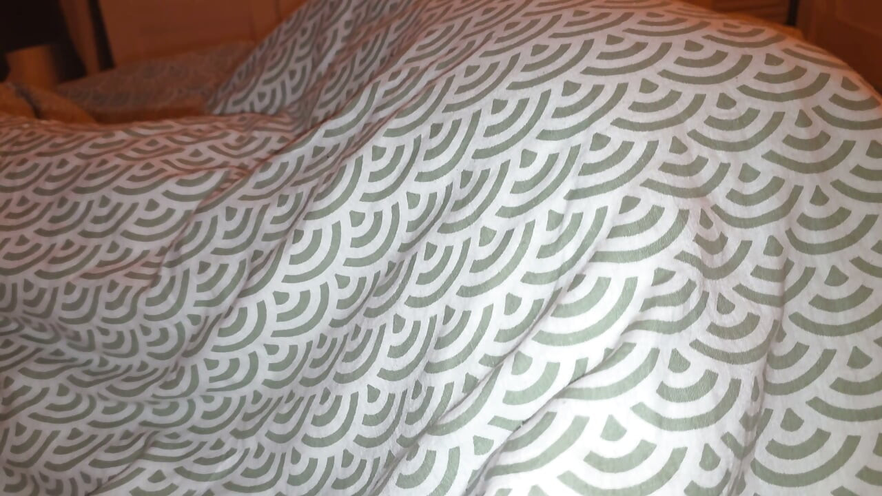 My wife went under the covers and began to suck my dick, big cumshot!