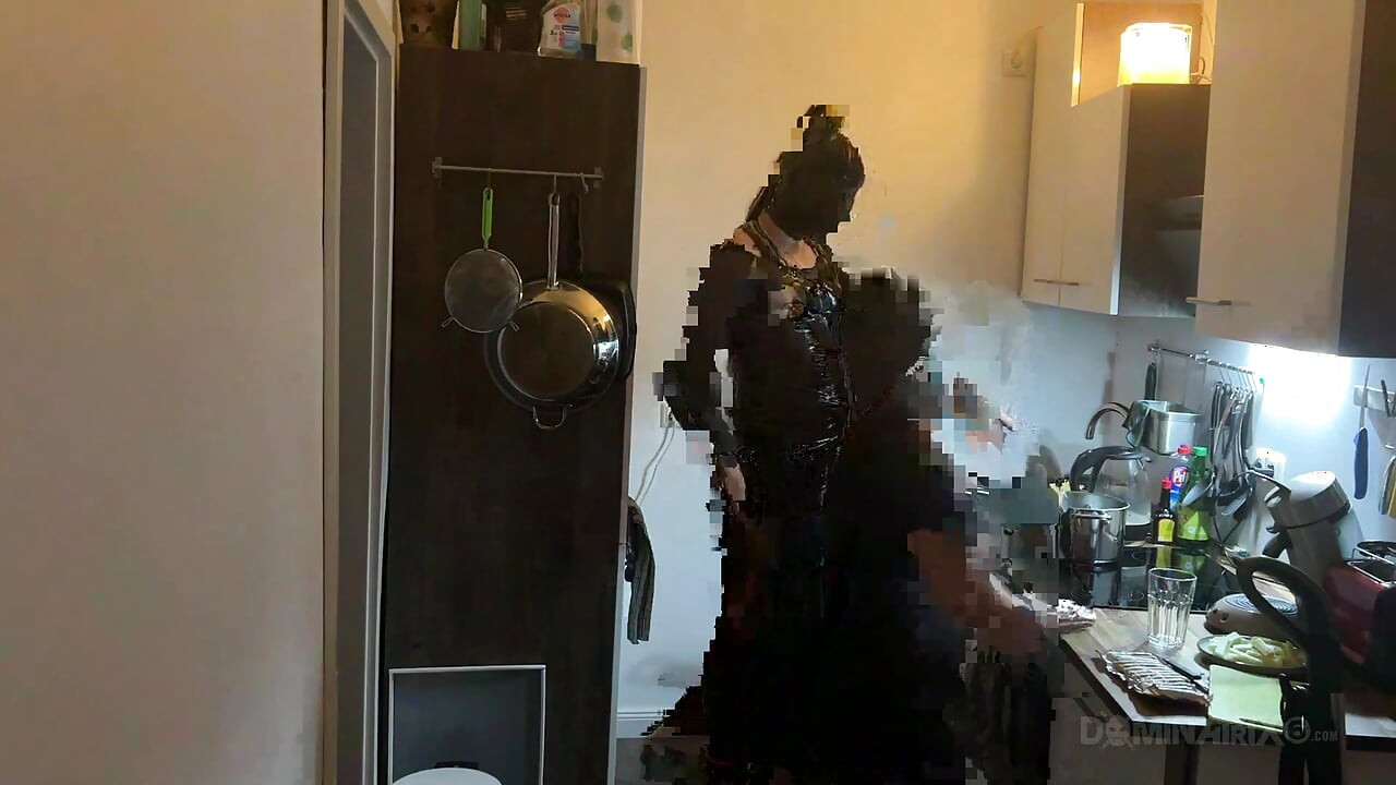 厨房恋物癖潮吹疯狂 - 成熟的荡妇到处都是