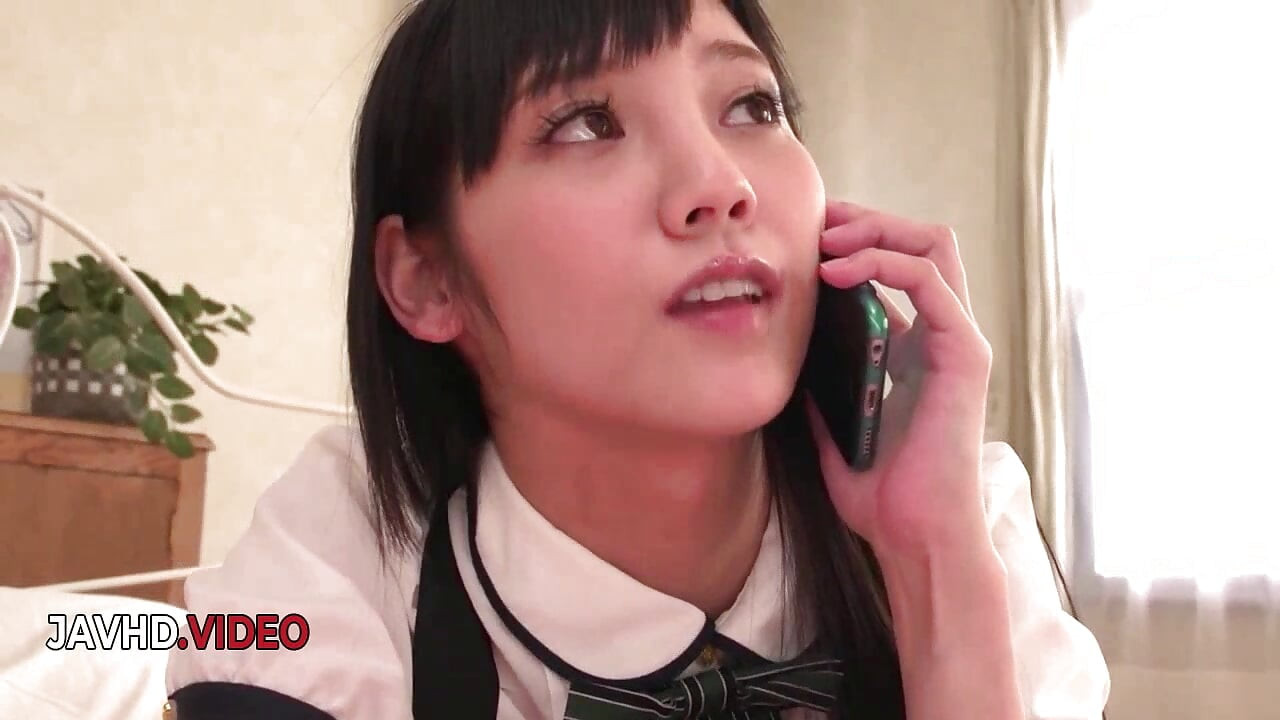 Japonesa Rei Mizuna dá quente sexo a três boquete