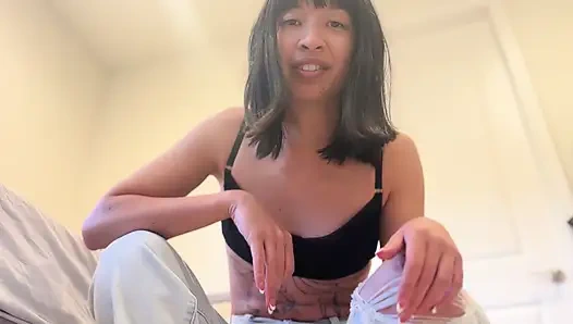 Giantess Squats in Jeans