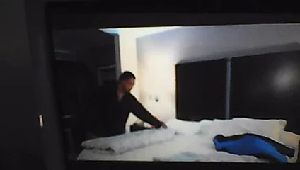 İspanyol müziğine ilk kez striptiz yapmak