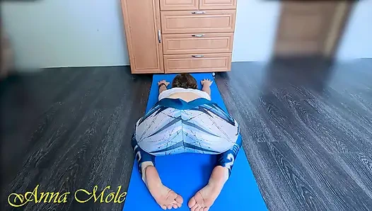 Seksi taytlı erotik yoga.