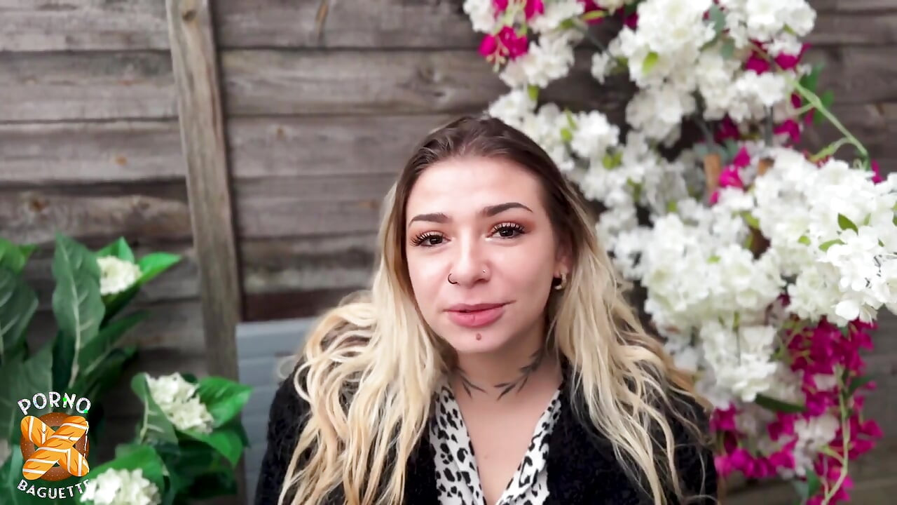 The Beautiful Sienna, a Beautiful 27-year-old Blonde, Loves Fucking in Front of the Camera!