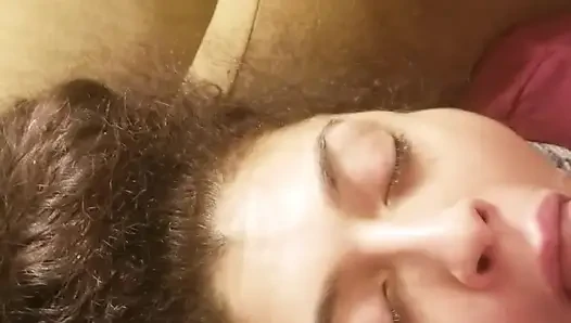 Evli kadın kayıp iddia yüzünden komşusuna yarak emiyor