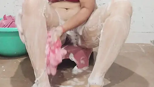 Priya si kakak ipar india lagi asik mandi