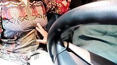 Indisk riktig flickvän knullad i bil - analsex med hindi -ljud