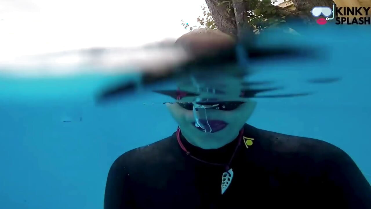 Wetsuit bajo el agua - instrucciones de paja en mi piscina privada