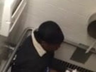 Lelaki hitam ditangkap di gerai