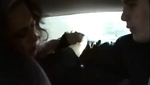 Eine Taxifahrt, die mit einem heißen dreier endet