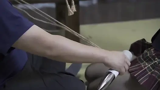 Kızı vibratörle orgazm ettir