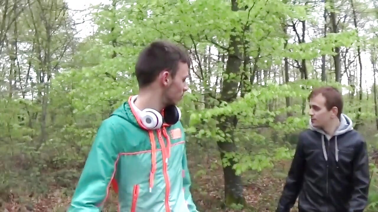 Amateur sex tape with 2 twinks Theo and Tony