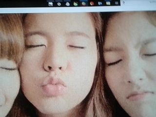 Fete din generația Tiffany, Sunny și Yaeyeon cum tribut 1
