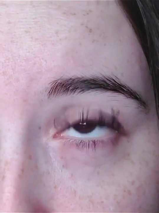 Jeg ser på deg og krysser øynene mine