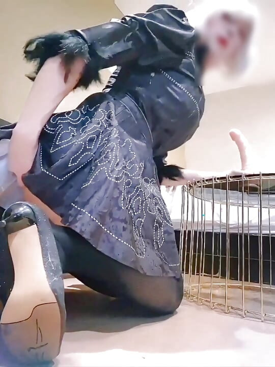 2B cosplayer stimulates her fat cock while deepthroats too deeply that bursts into tears.