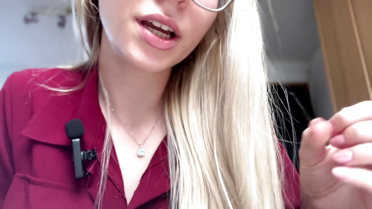 בחורה רעה מענישה אותך עם דגדוגים Asmr