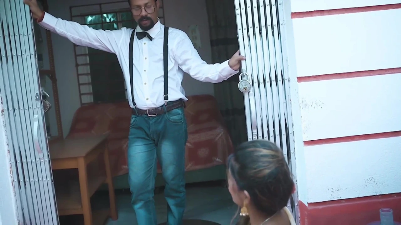 Machali wali ke bur me ungali ghusaya maalik ne