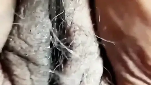 Meine muschi wird vorne und in der Mitte sein, damit du alles deutlich sehen kannst