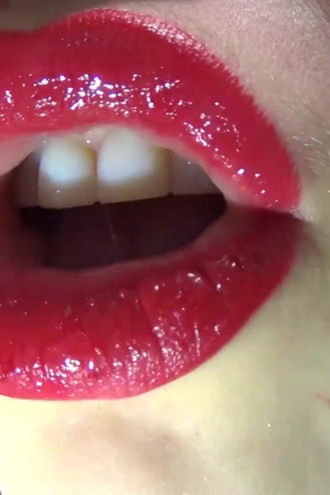 Rose lipstick & gloss tease