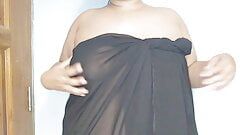 Gadis Pakistan di Italia memiliki payudara besar terbuka - payudara besar Italia