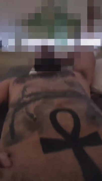 Emotivni trenutak iz "Moj POV: Hetero posjetitelj stana "Steven" dolazi da ga popuši, a ja to snimim u svom POV-u"