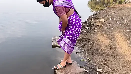 Desi Gaon ki beautiful Bhabhi outdoor Private Sex full Hindi audio Indian hot love couple jungle MMS video