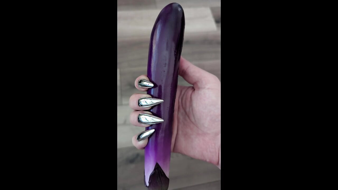 بي بي سي والأظافر المخنثة