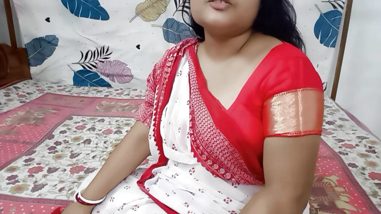 Jamai nijer sasuri ke paan khaiye chude dilo