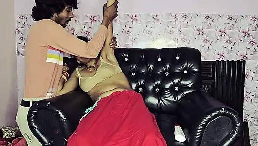 Eine junge Frau nennt einen Plyboy oder Ehemannsrücken Spaß Karti H Hindi-Sex