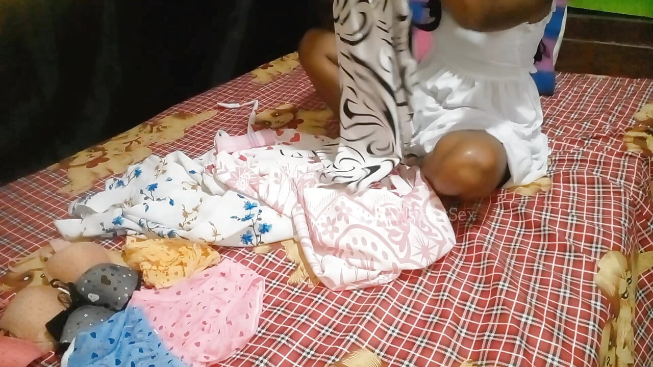 斯里蘭卡繼妹 - 第一次性愛