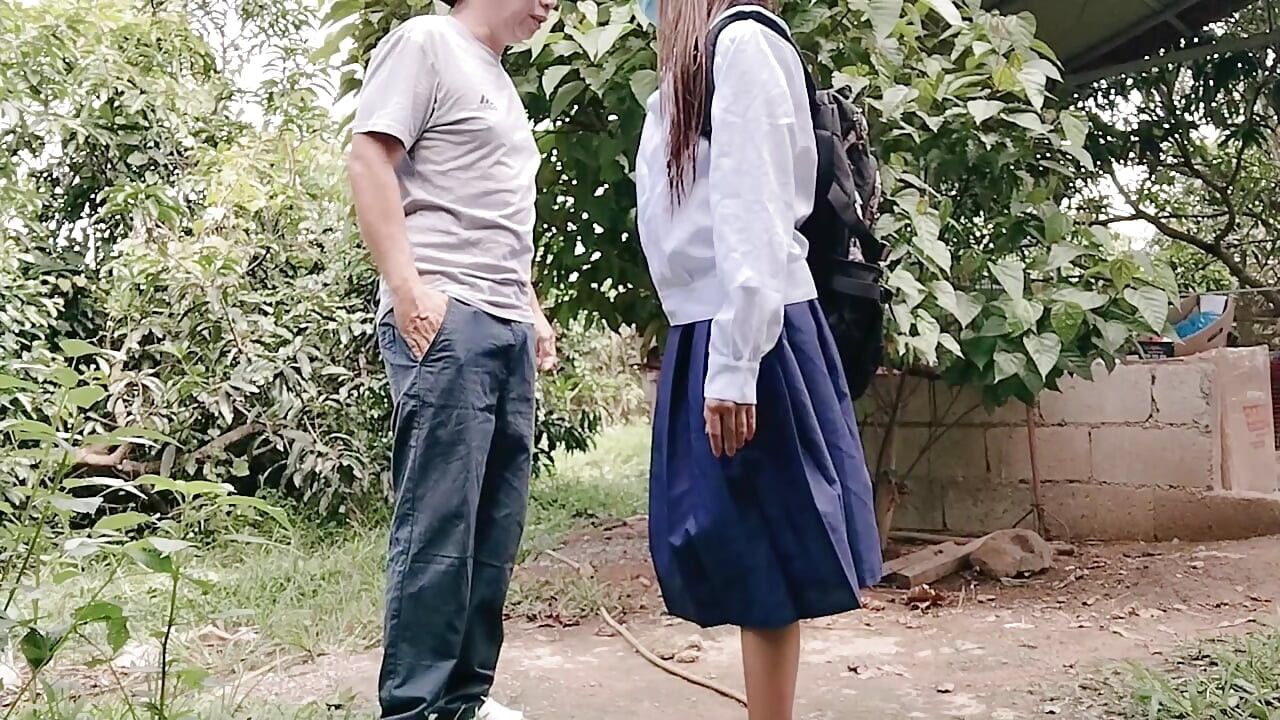 18+ DESFLORACIÓN DE HERMANASTRA ANTES DE IR A LA ESCUELA
